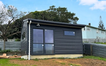 4.8m x 3.6m Sleepout, Superclad cladding in COLORSTEEL® Grey Friars