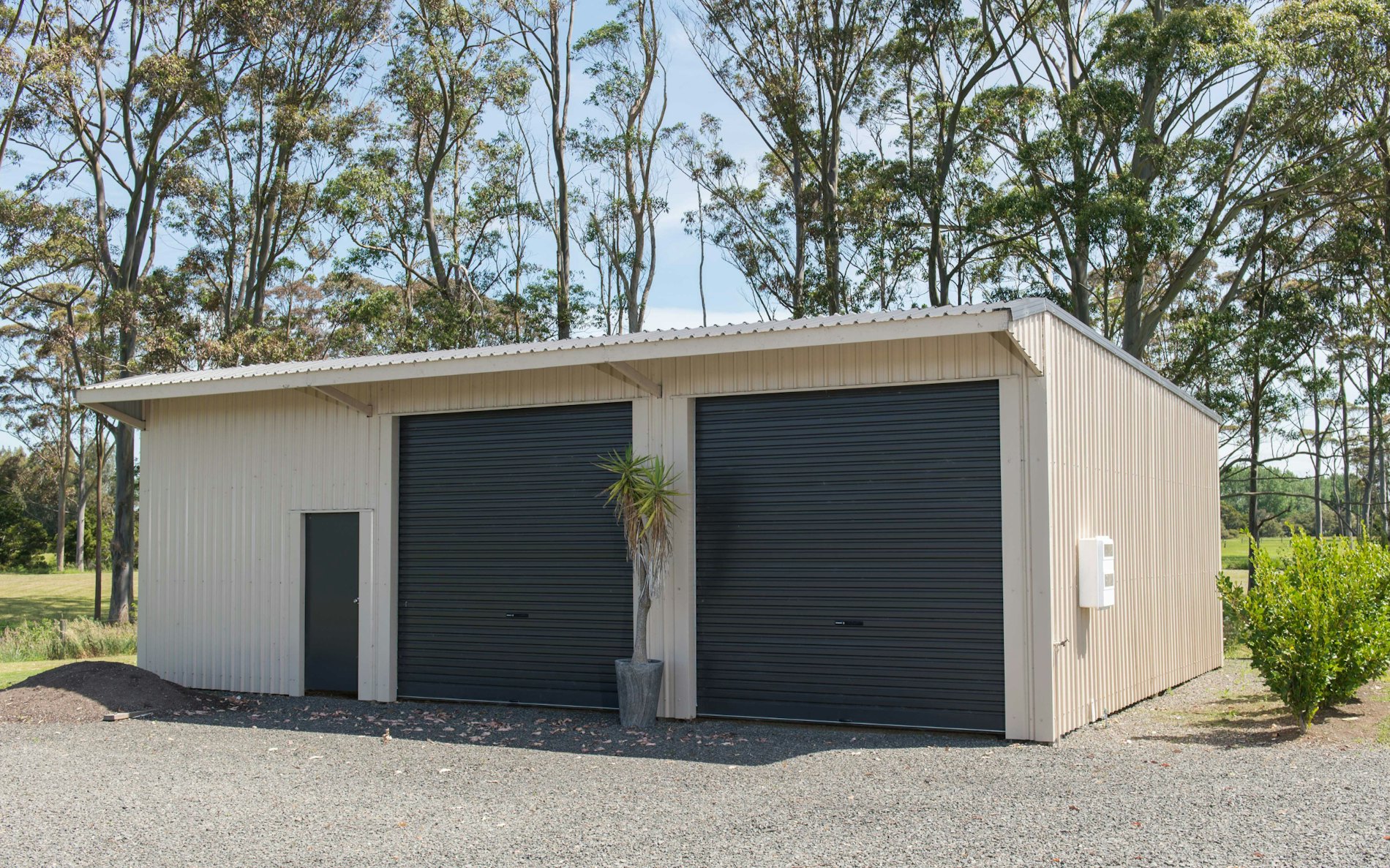 Stand Tough 3.6mh x 6.95md x 10.8mw farm building