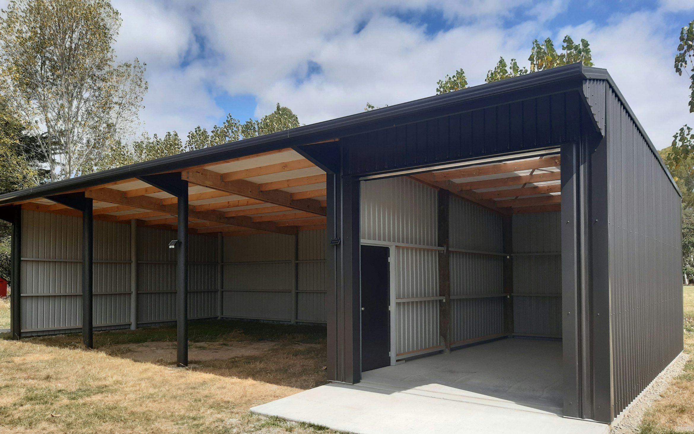 Stand Tough 3.6mh x 6.95md x 14.4mw lean to with one roller door