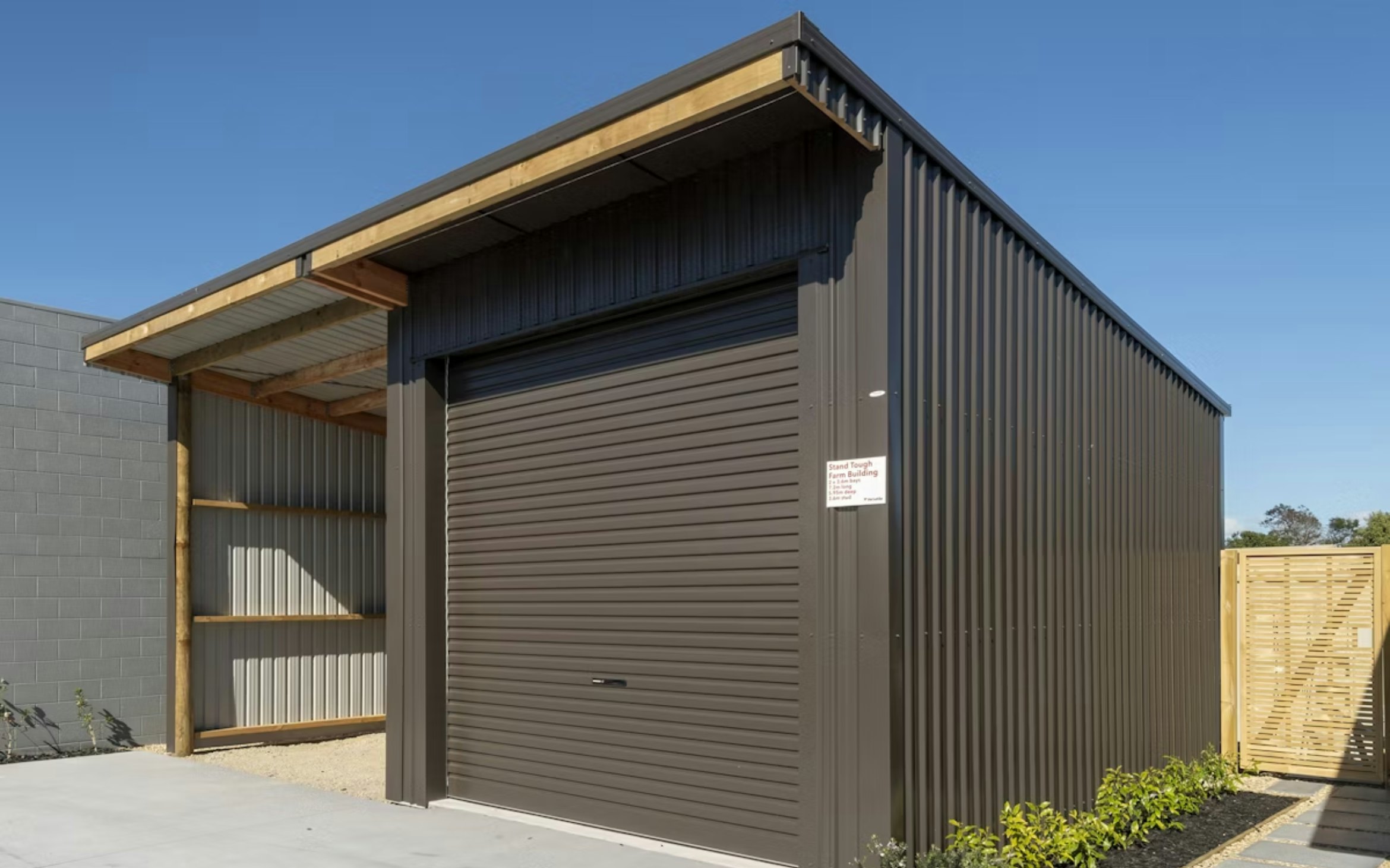Stand-Tough™, enclosed bays farm building with continuous canopy