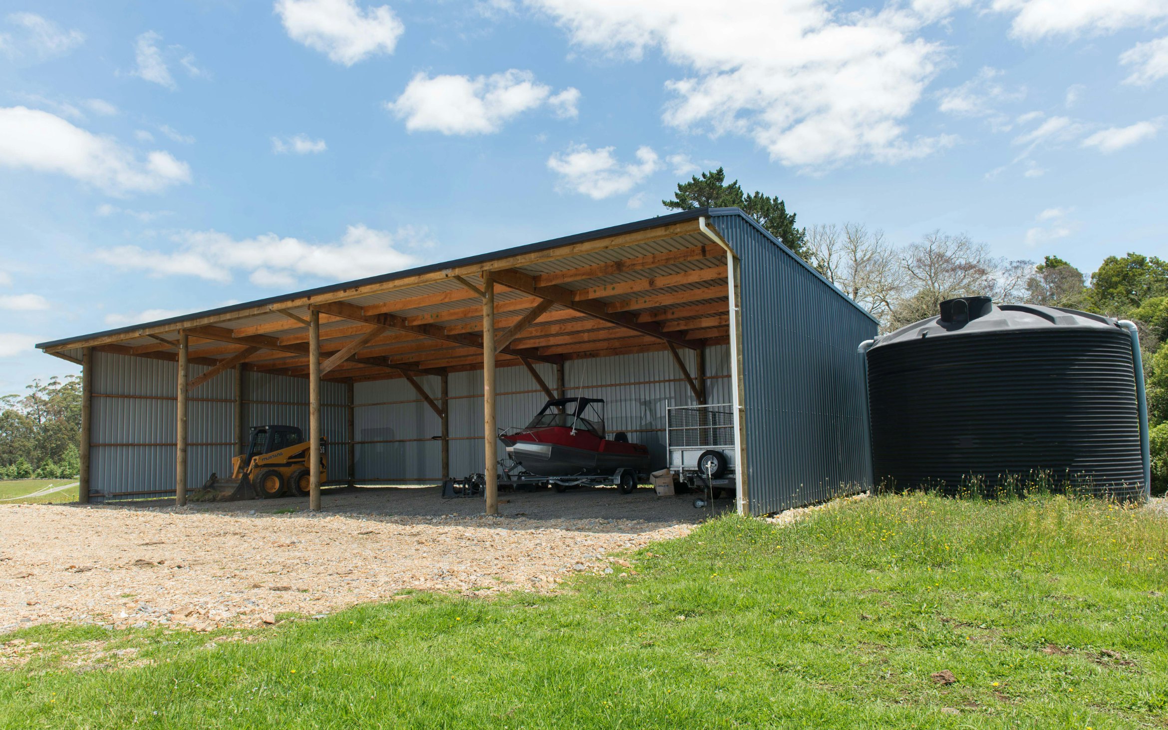 Stand-Tough™, clearspan farm building with broken canopy