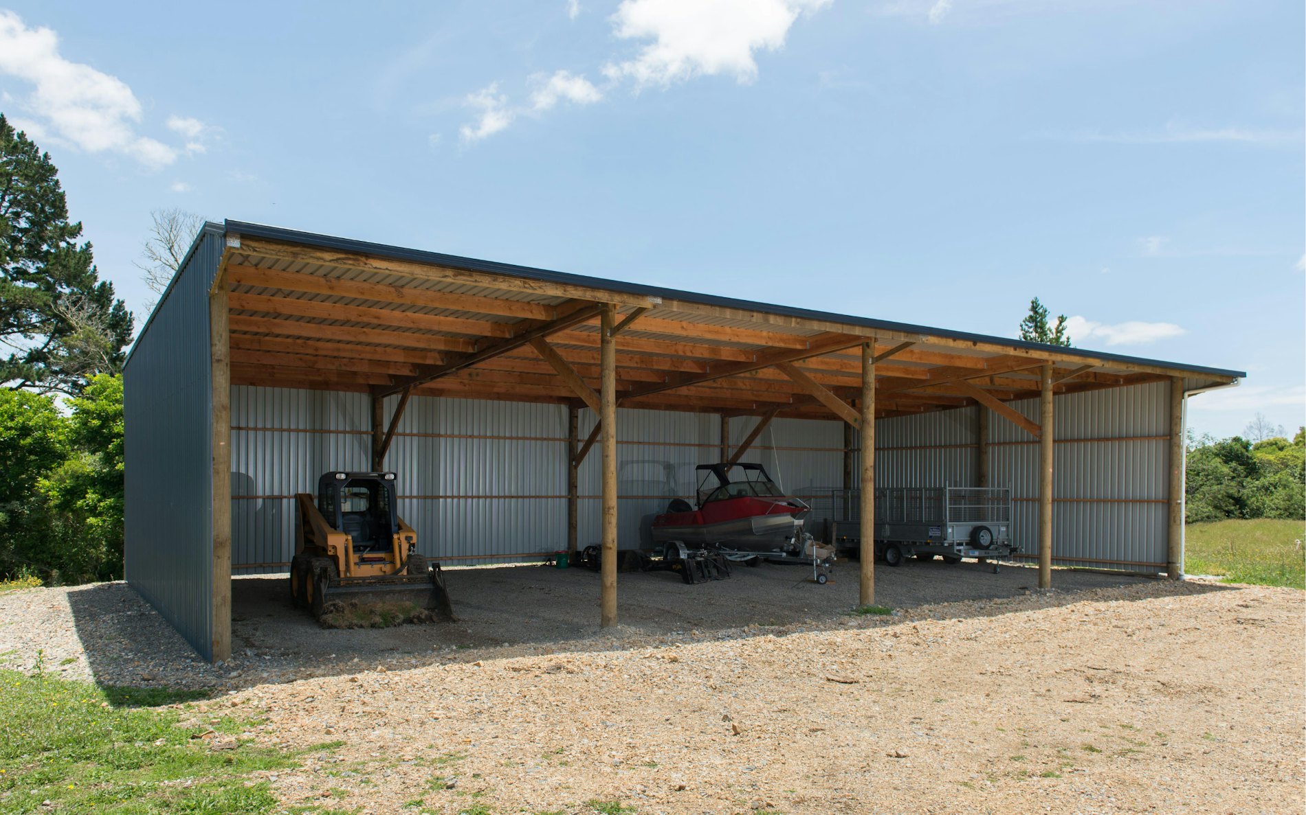 Stand-Tough™, clearspan farm building with broken canopy