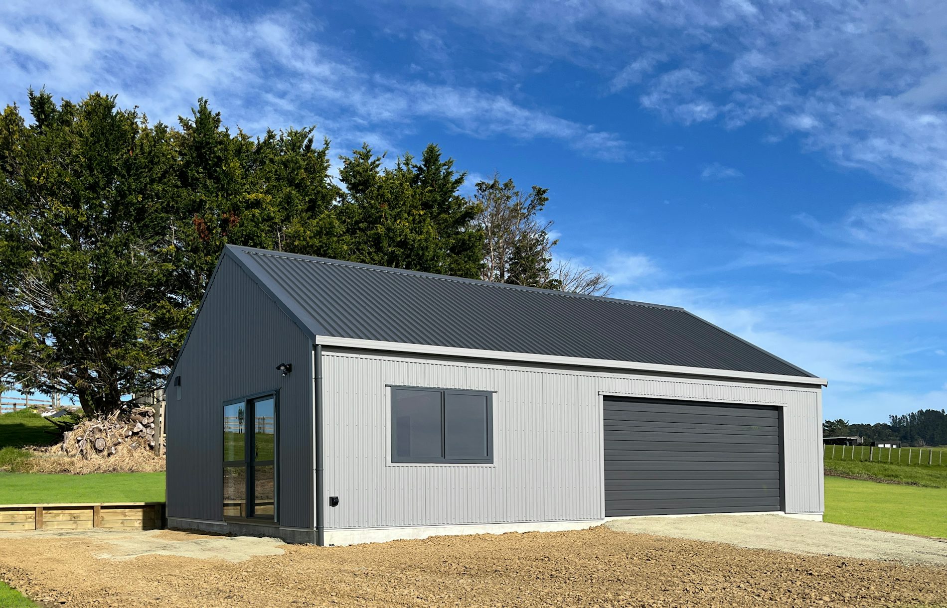 11.4m(l) x 7.2m(w) garage and studio features a 30° pitch roof and vertical Corrugate COLORSTEEL® cladding.
