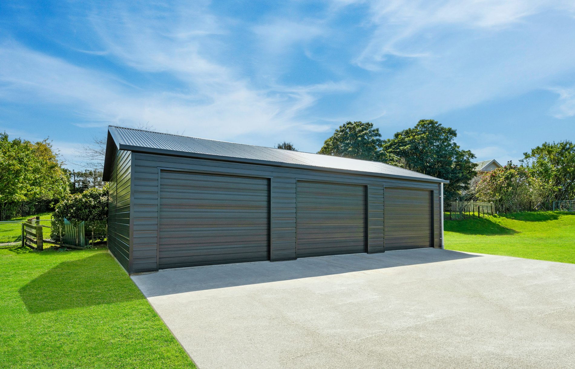 12m(l) x 7.2m(w), Superclad™ cladding in COLORSTEEL® Ironsand.