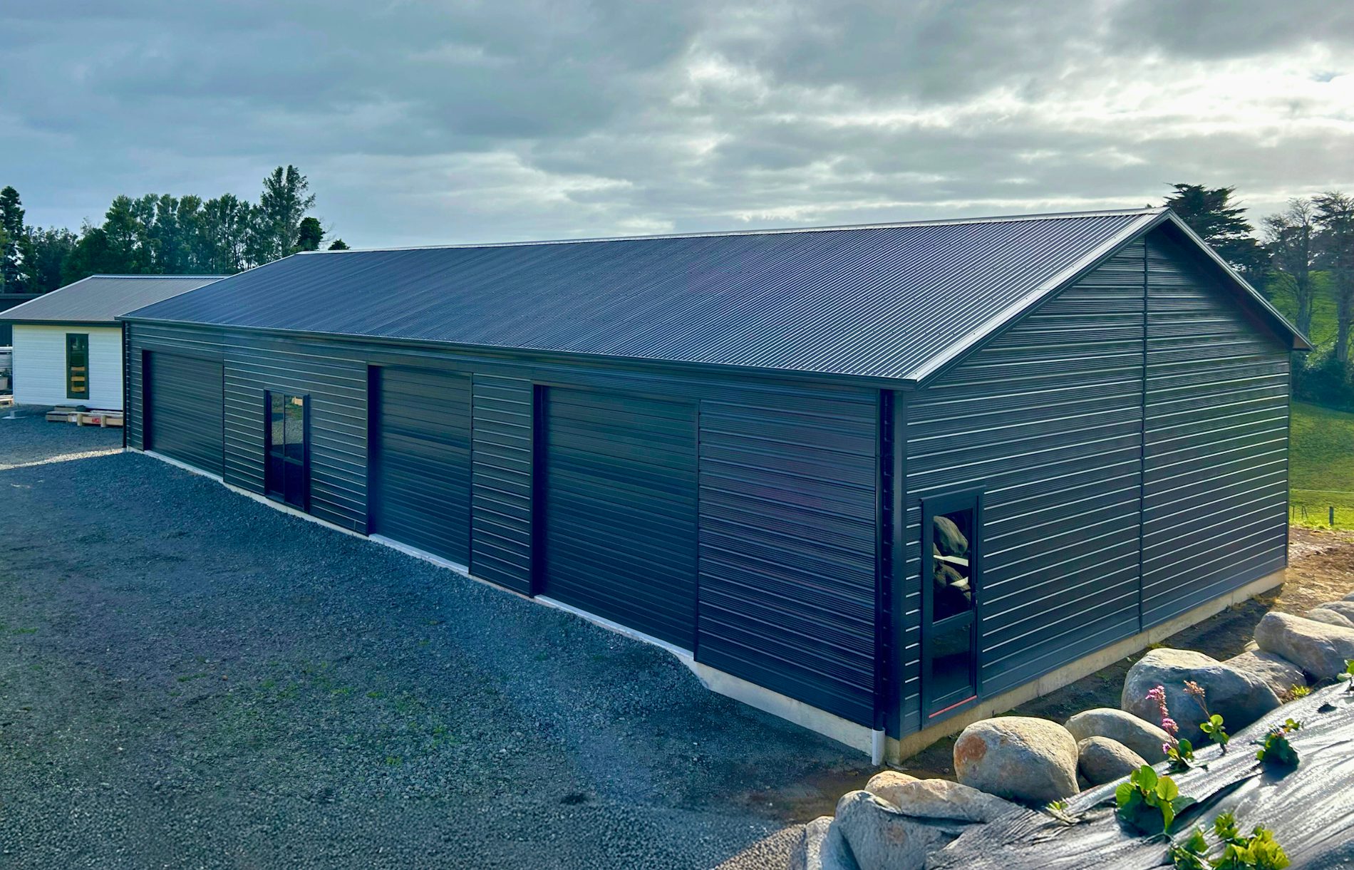 23m(l) x 9m(w), 3m stud, Superclad™ cladding in COLORSTEEL® FlaxPod®.