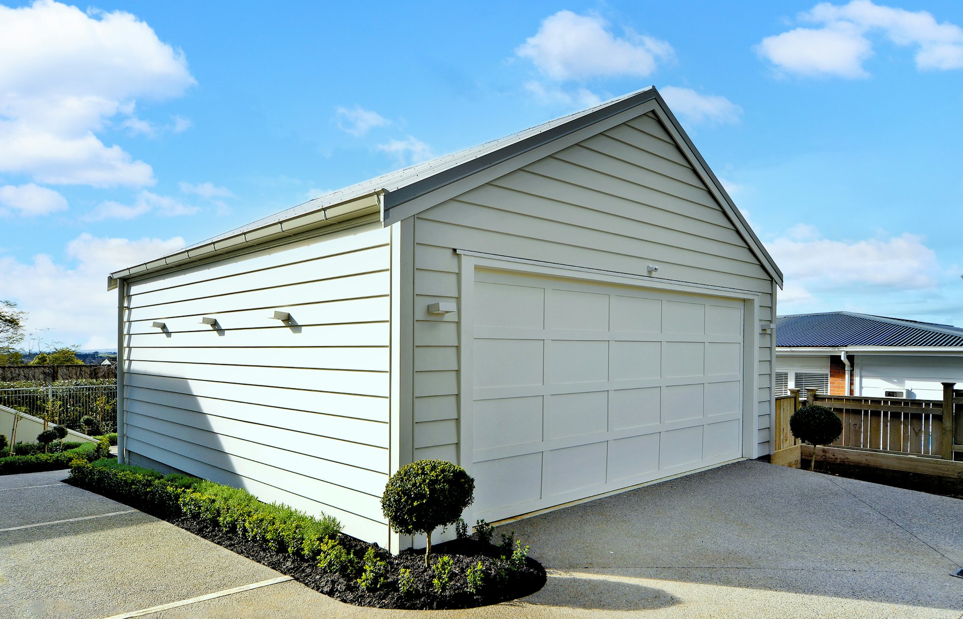 7.2m(l) x 6m(w), 2.4m stud and weatherboard cladding