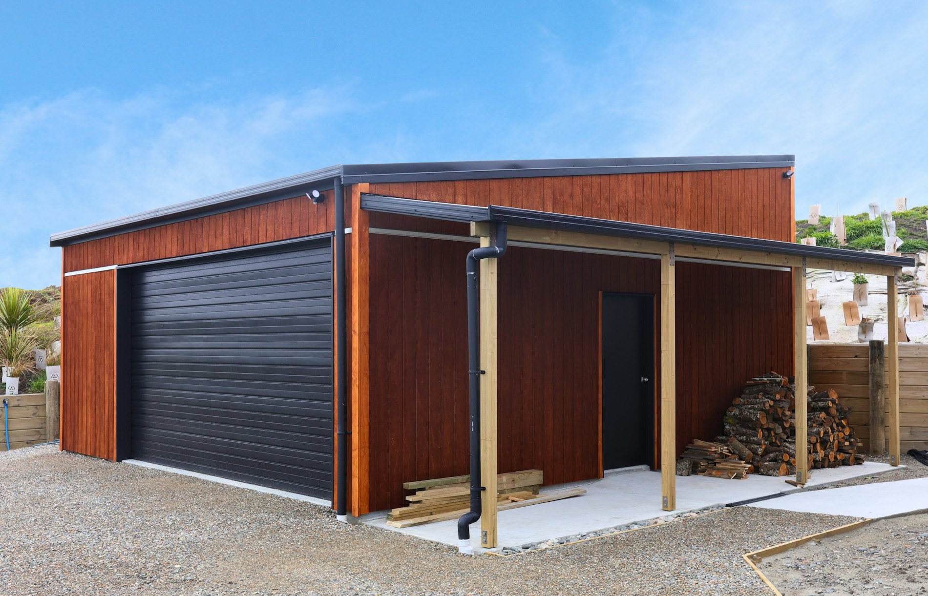 7.2m(l) x 7m(w), 2.7m stud, mono-pitch roof with Shadowclad and verandah.