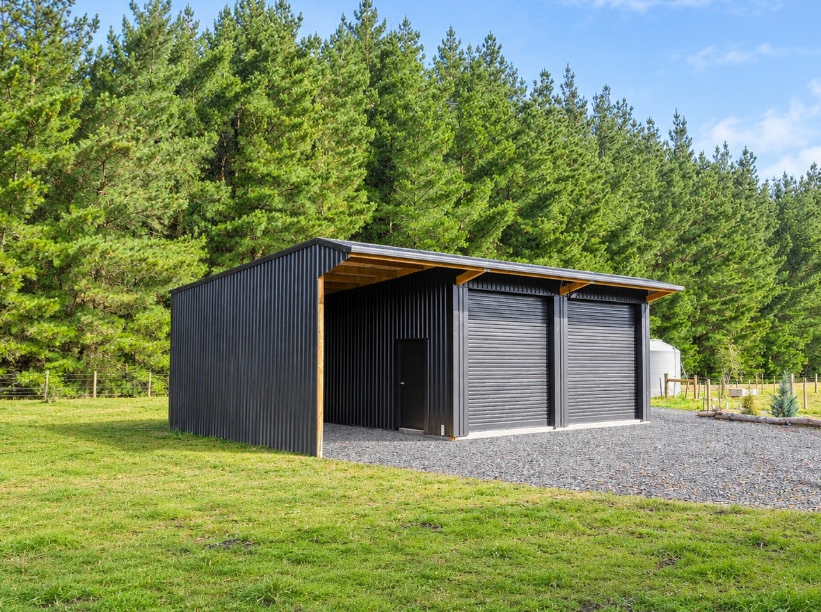 10.8m x 7m x 3.6m Kitset Three bay Lean to, Two Closed Bays