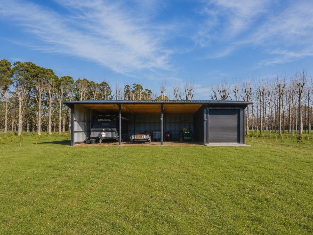 4-Bay, 1 Enclosed - 14.4m x 7m x 3.6m