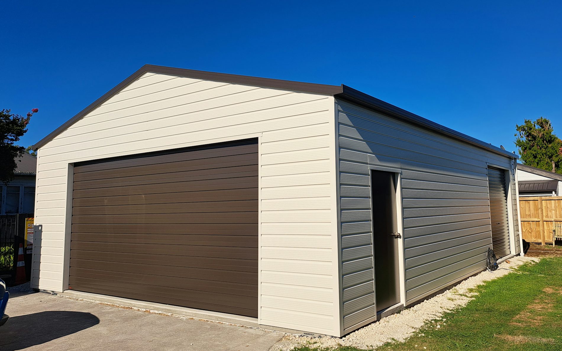 10.0m x 7.2m double garage, Superclad Cladding in COLORSTEEL® Titania & Ironsand