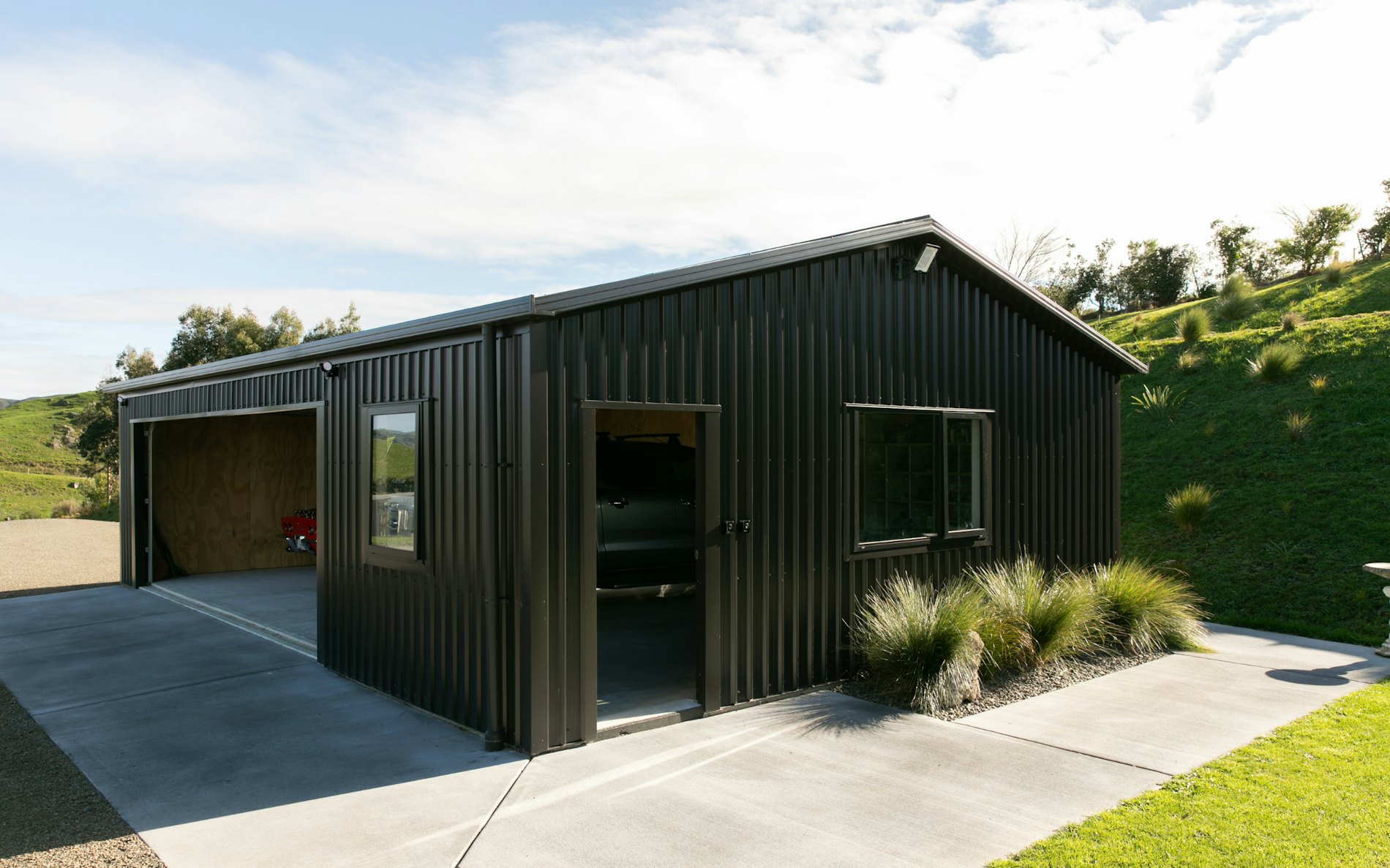 10mx7m large garage with workshop with 6 rib cladding in COLORSTEEL® Flaxpod