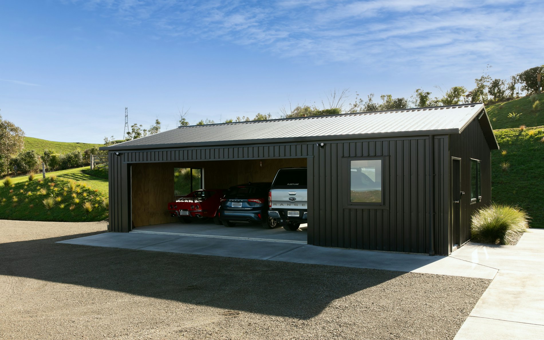 10mx7m large garage with workshop with 6 rib cladding in COLORSTEEL® Flaxpod