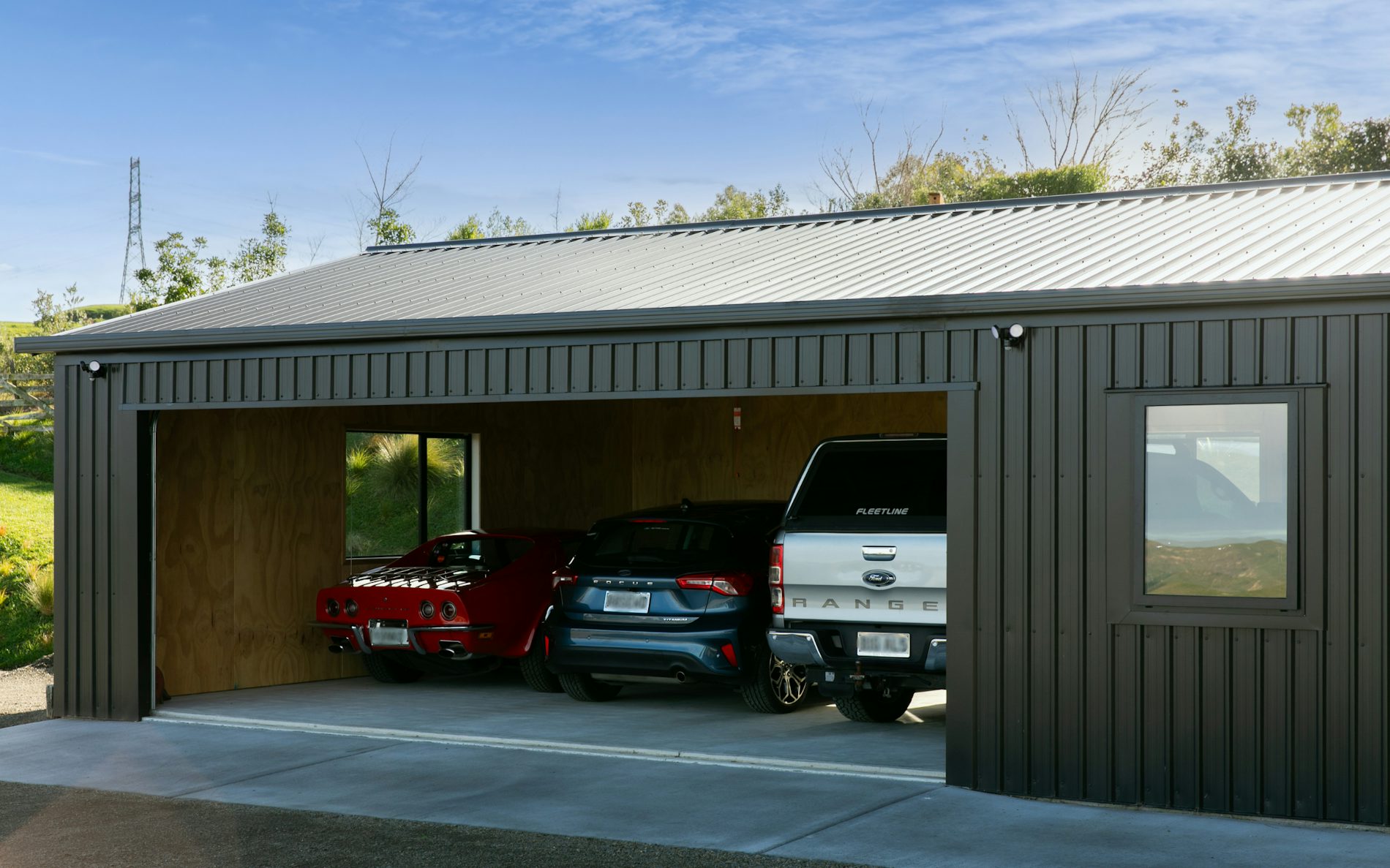 10mx7m large garage with workshop with 6 rib cladding in COLORSTEEL® Flaxpod