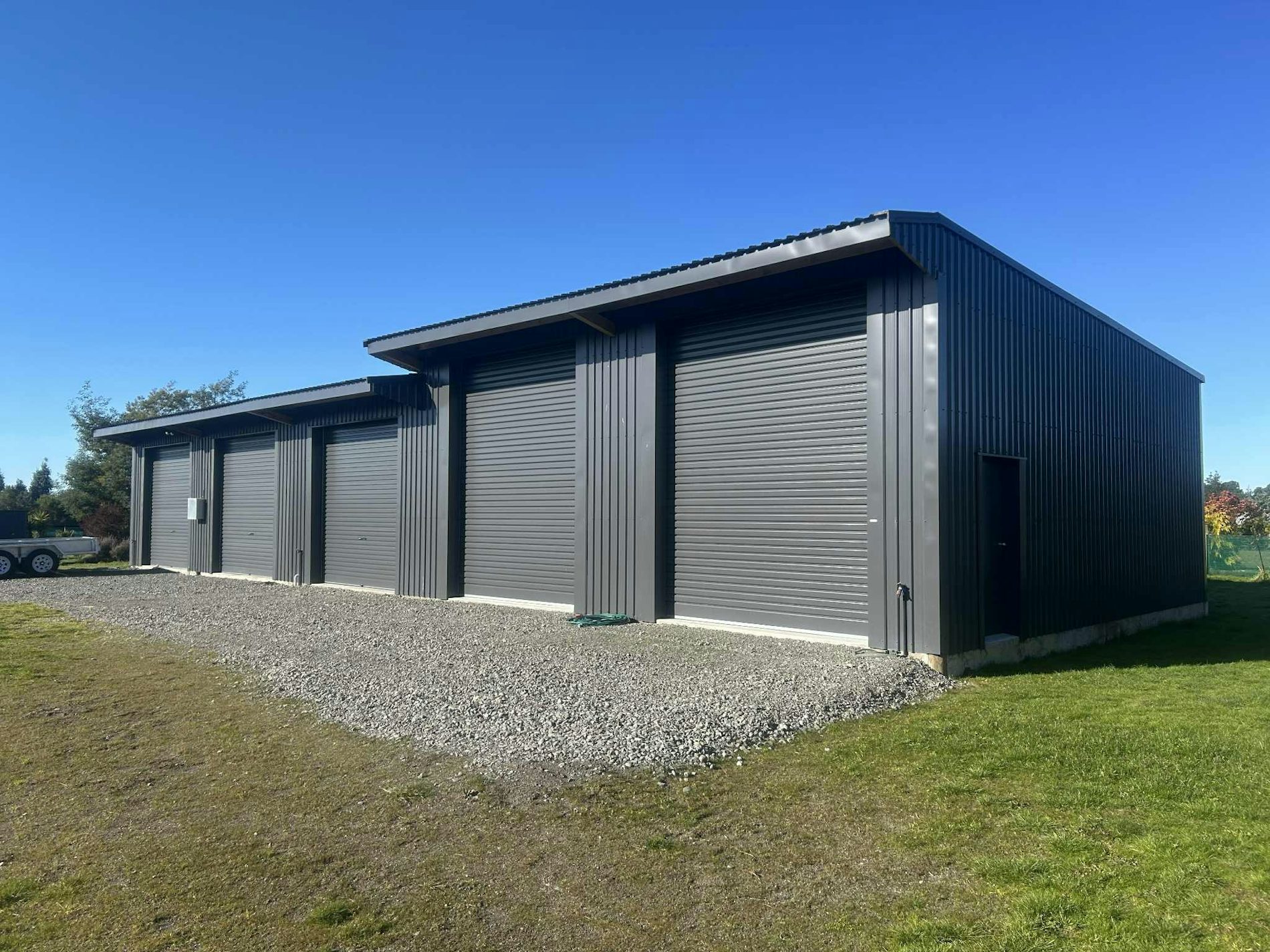 22.5m x 9m, five closed bay custom farm building. Finished in 6 Rib Colorsteel® Ebony cladding