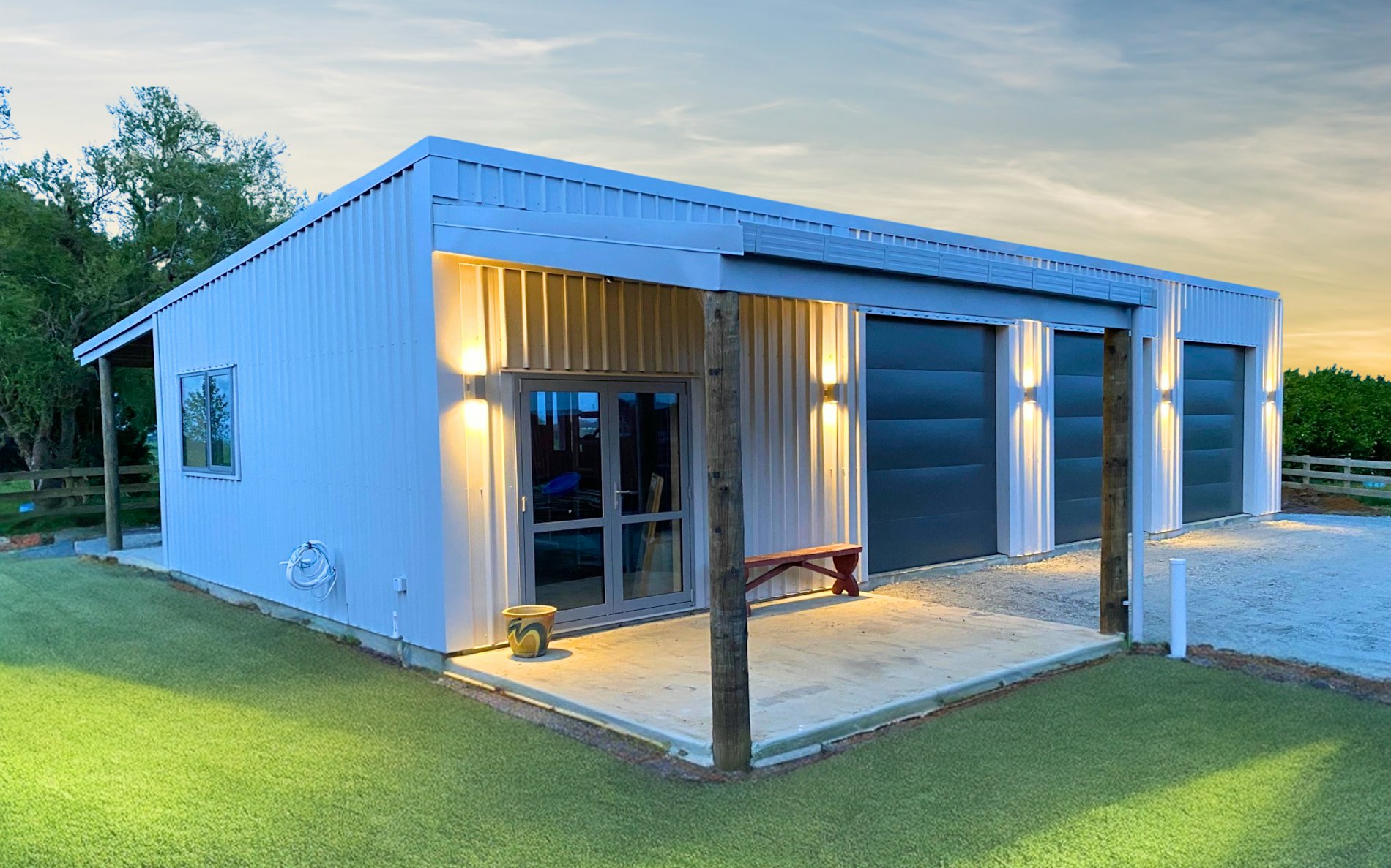 15.6m x 7m large garage with extra space