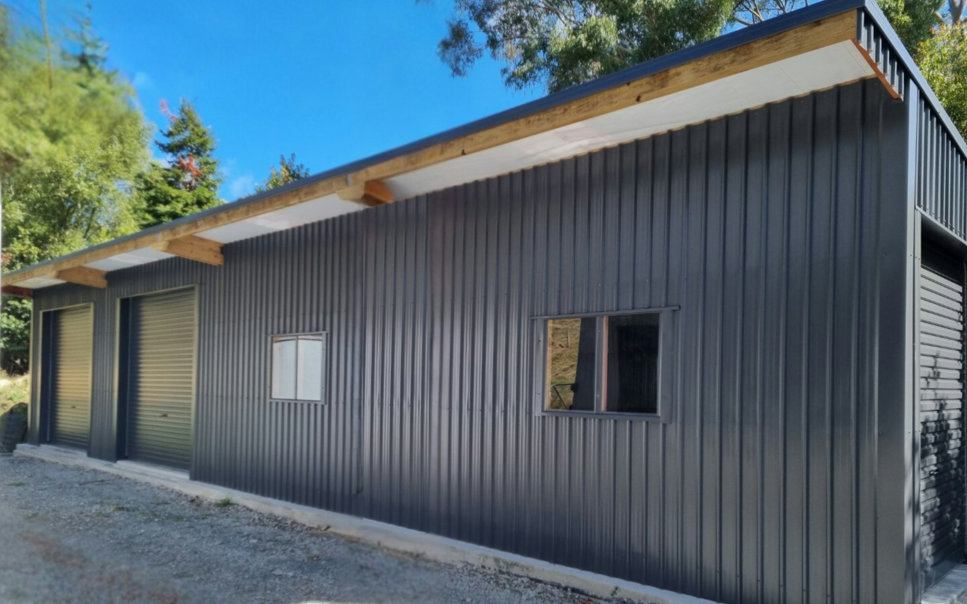  4 Bay Stand Tough Farm building each bay 4.5m wide and 6m deep 18x6 Clearspan finished in 6 Rib Grey Friars