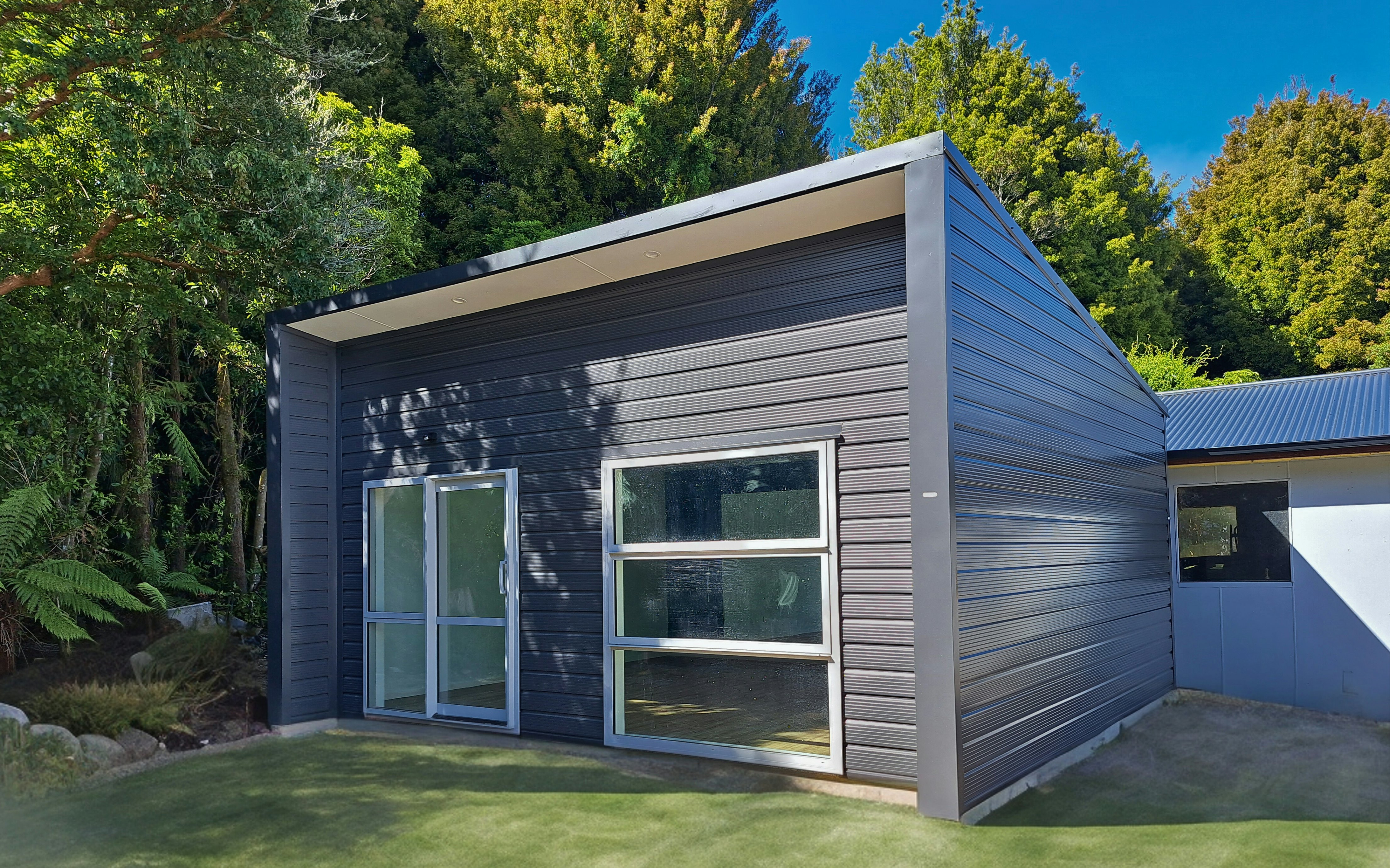 6.0m x 5.0m Sleepout, Superclad Cladding in COLORSTEEL® Grey Friars 