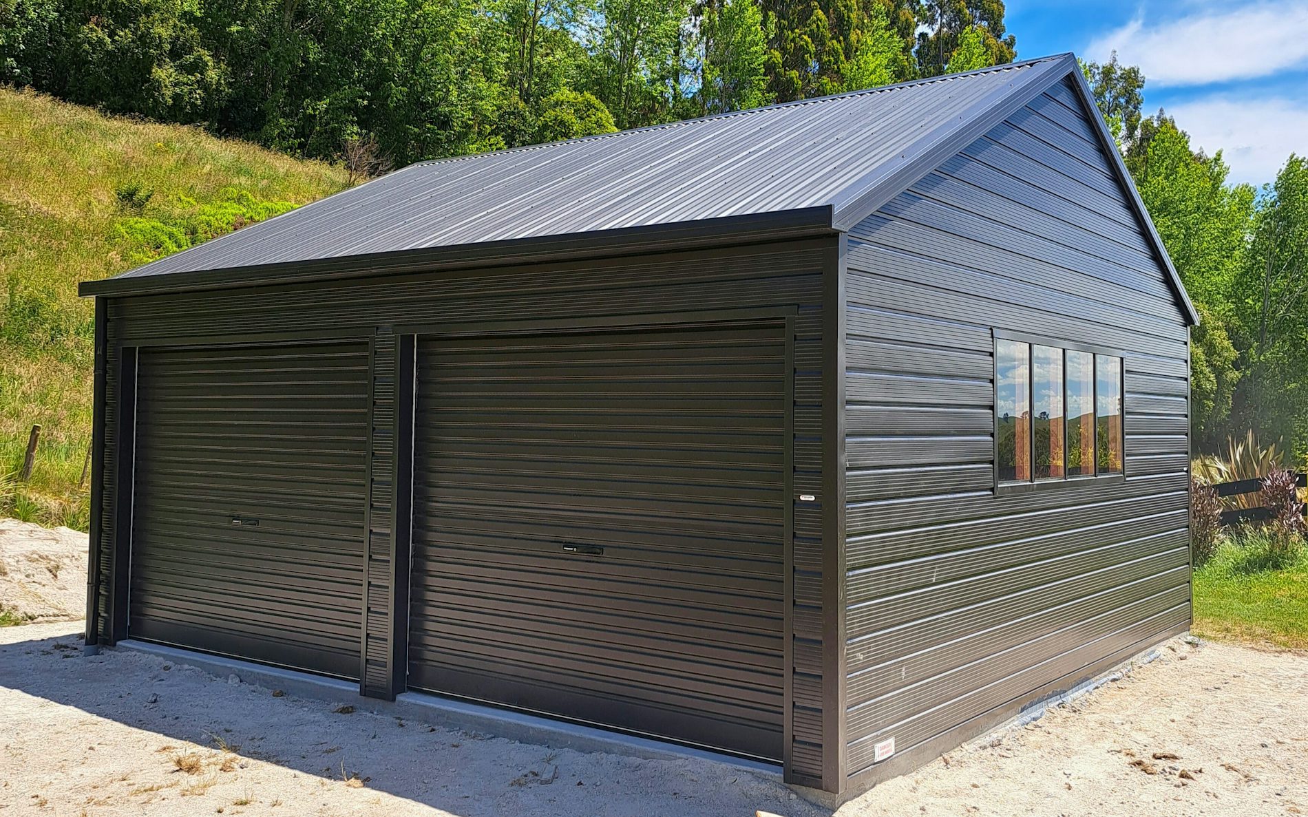 6.0m x 6.0m double garage, Superclad Cladding in COLORSTEEL® Flaxpod