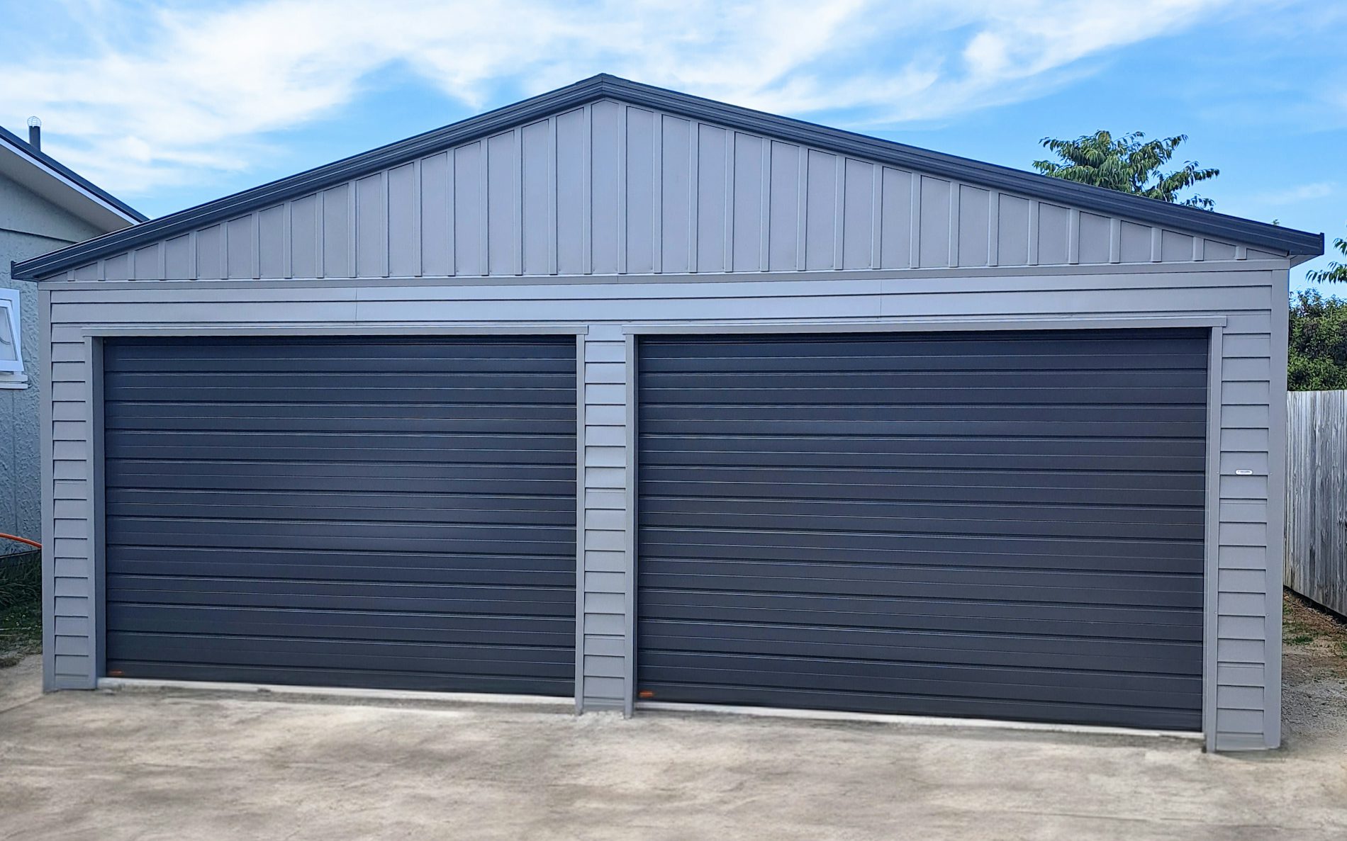 6.0m x 7.0m double garage, Versaclad Cladding in COLORSTEEL® Sandstone Grey & Grey Friars 