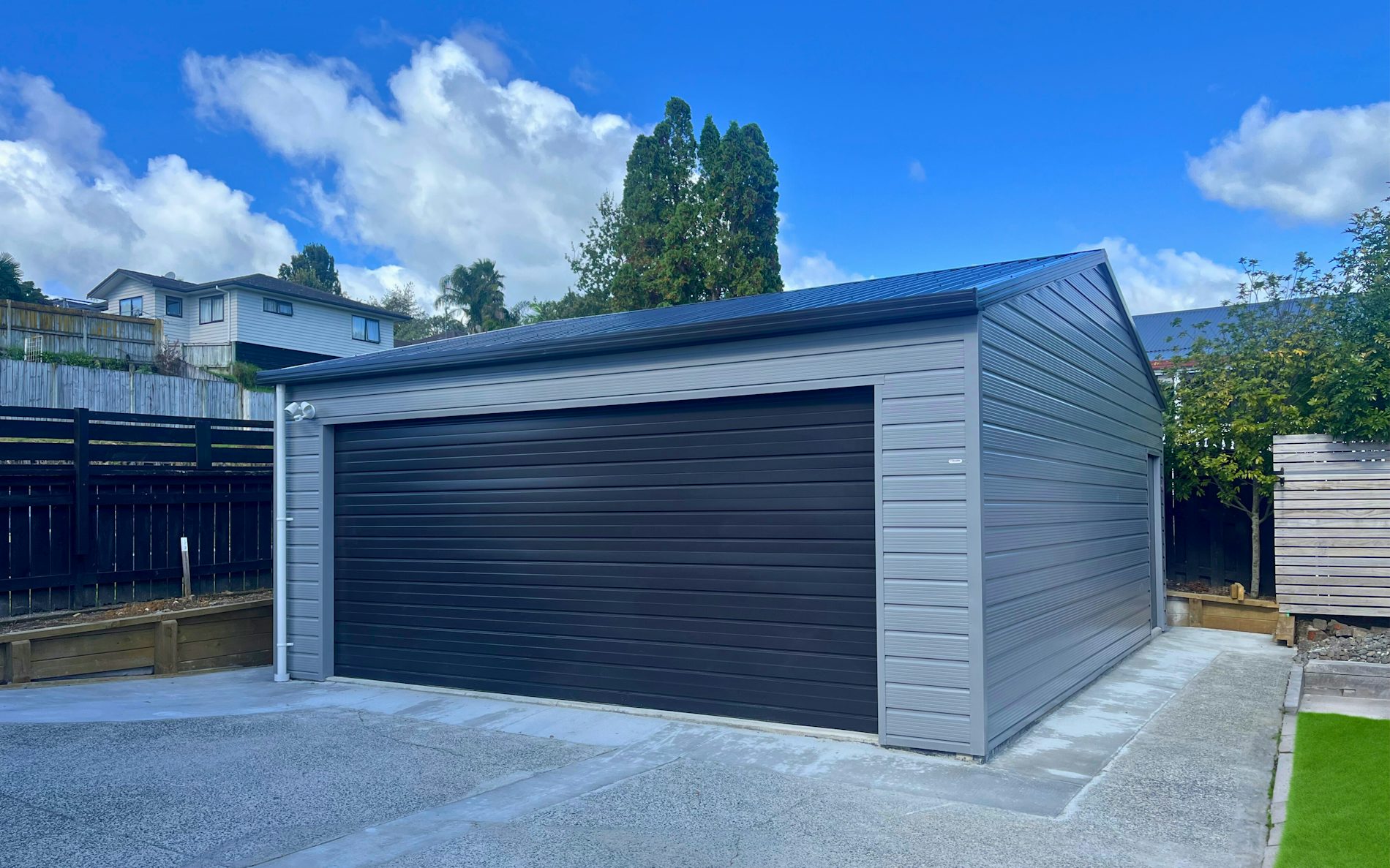 6.0m x 7.2m Double Garage, Superclad Cladding in COLORSTEEL® Sandstone Grey & Flaxpod