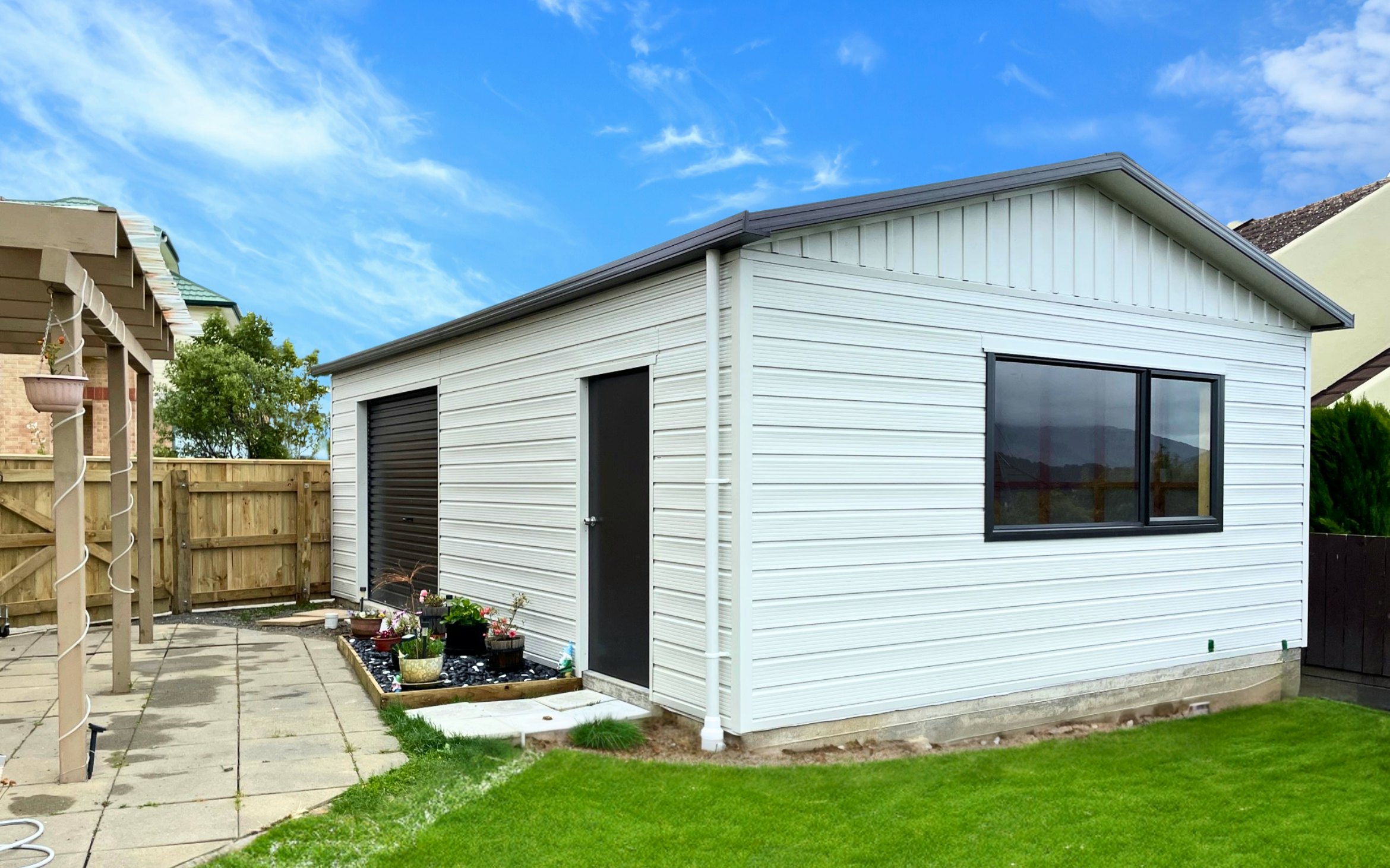 Kitset double garage in Titania Maxx and Ironsand Colorsteel on roof
