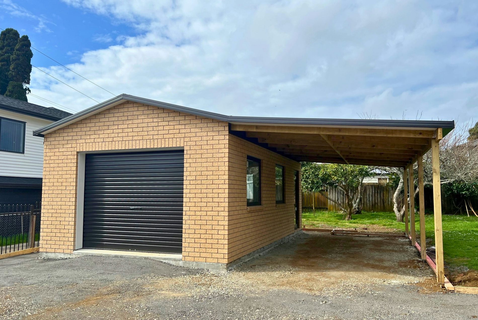 7.2 x 4m brick garage with carport