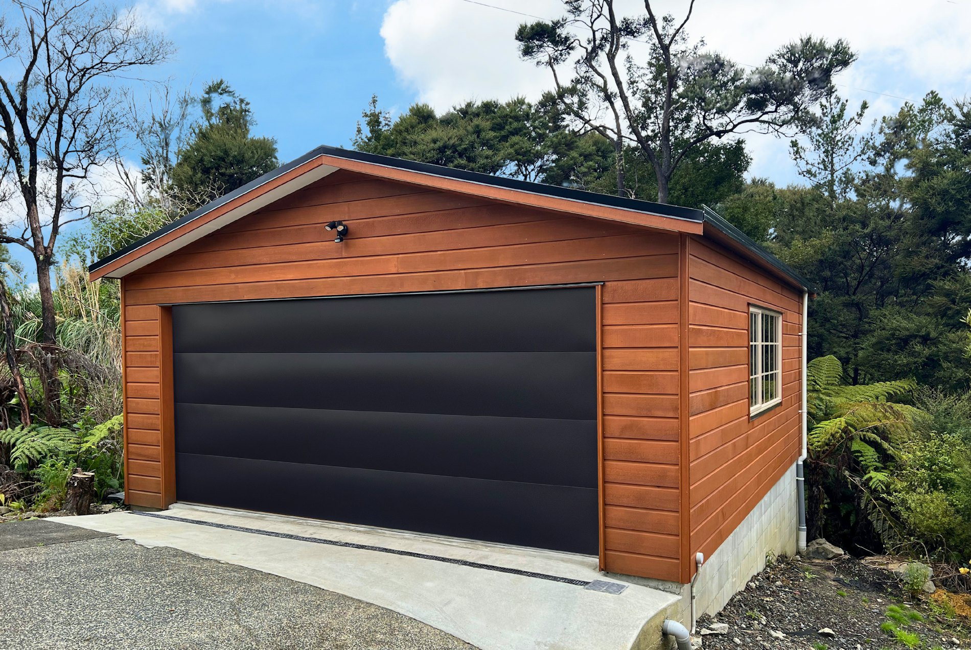 7.2x6m Cedar garage with black Valero sectional door