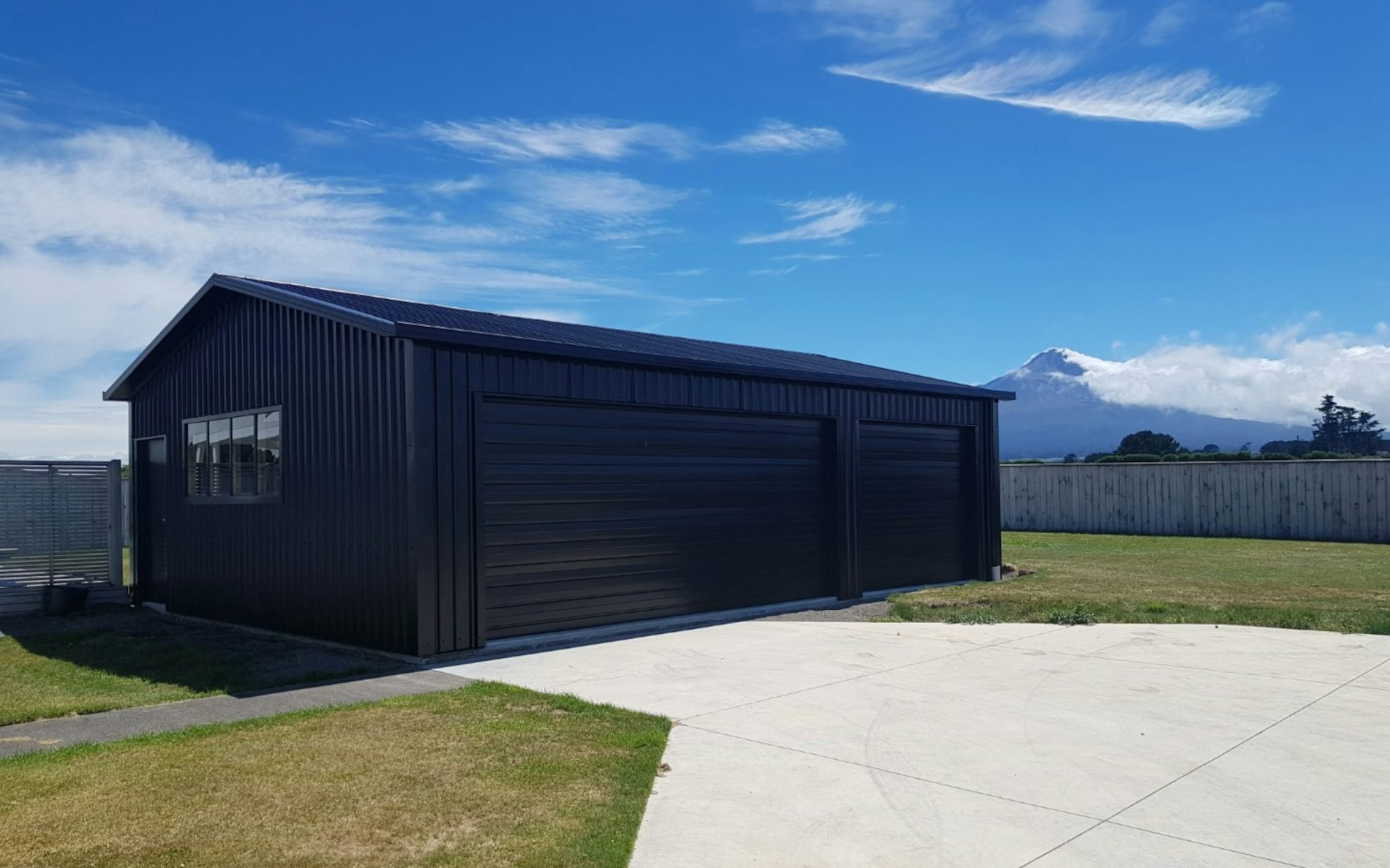 9m x 6.6m x 2.4 vertical 6 rib large garage