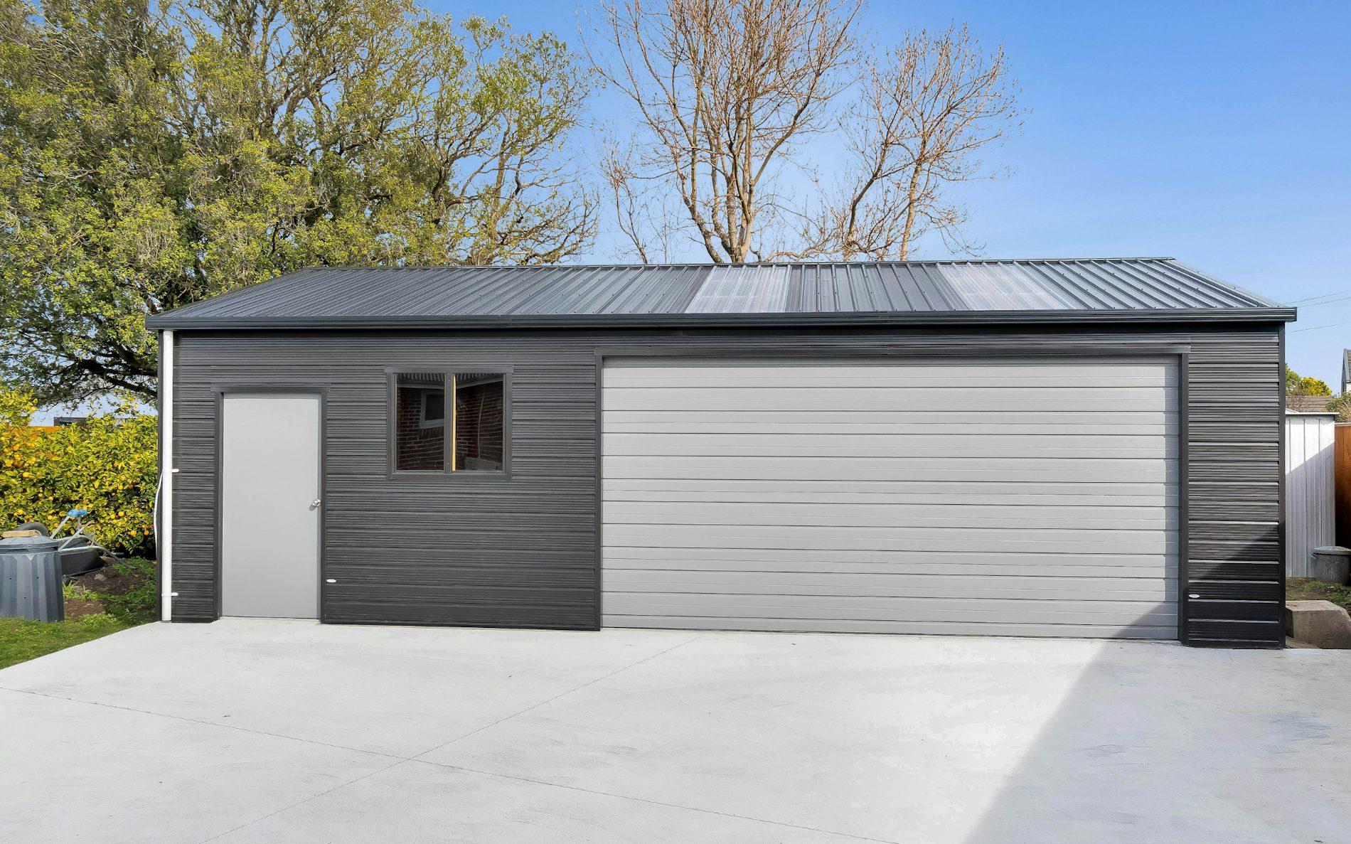  9m x 6m large garage with Superclad Coloursteel