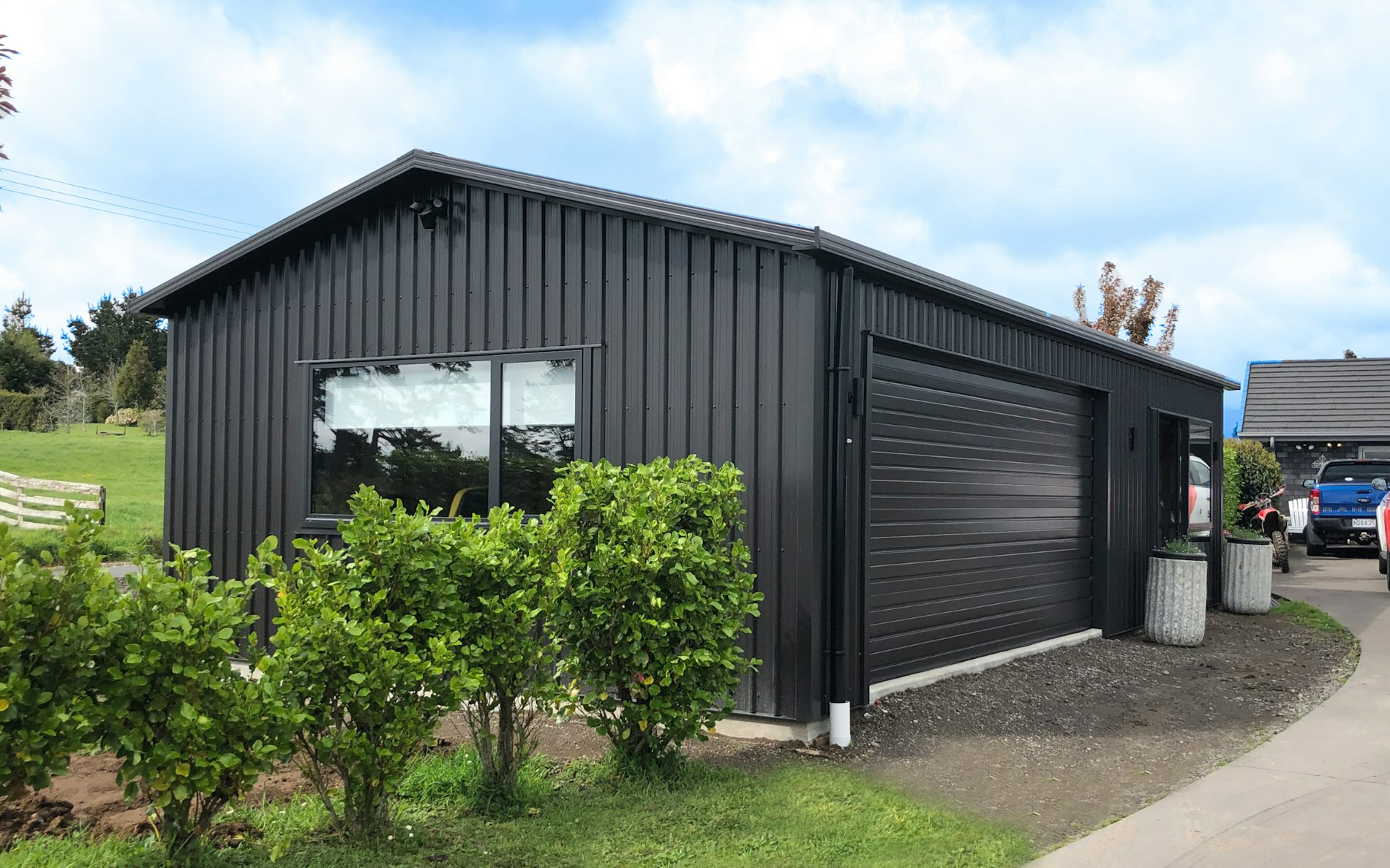 9m x 6.6m x 2.4 vertical 6 rib large garage