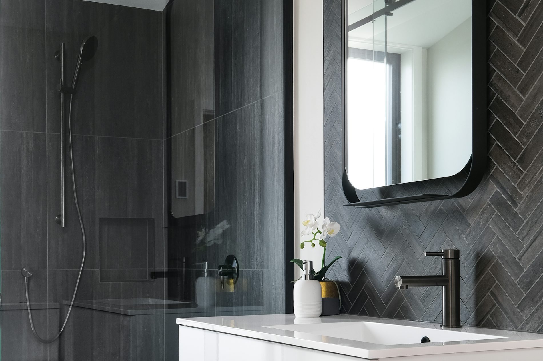 Floor size: 198m², 3 bedrooms