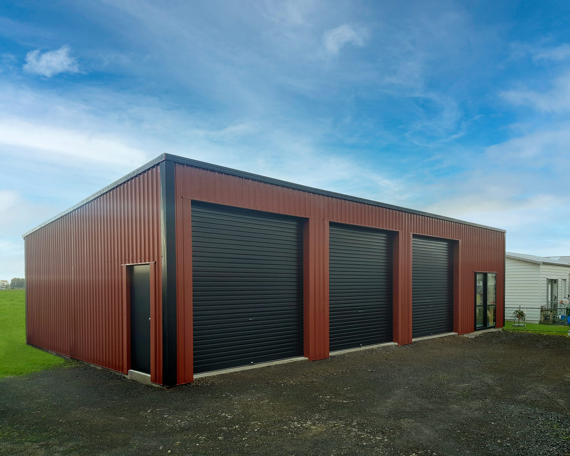 Thames STFB Lean To - 14.4m Long x 7.95m Deep x 3.6m High Scoria and Ebony