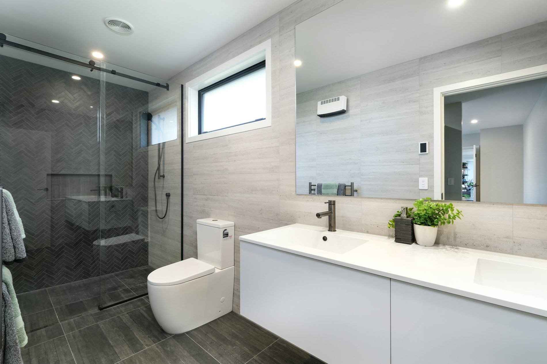 Floor size: 198m², 3 bedrooms