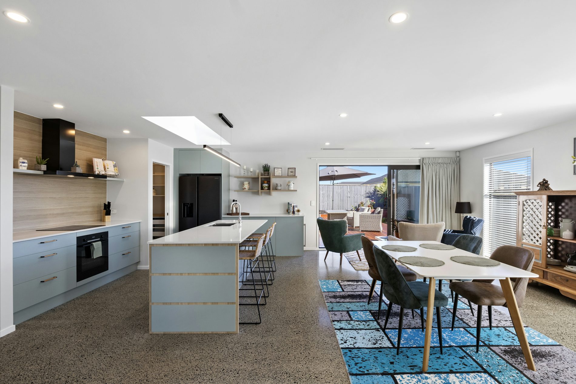 Floor size: 215m², 4 bedrooms