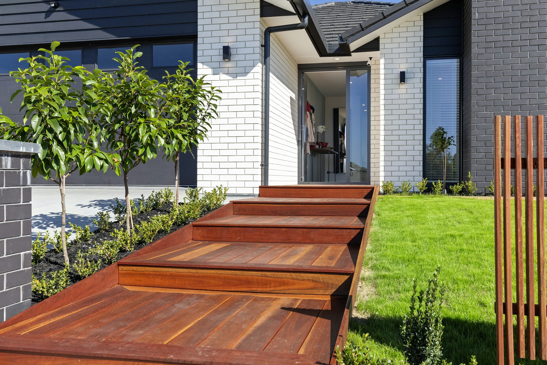 Floor size: 215m², 4 bedrooms