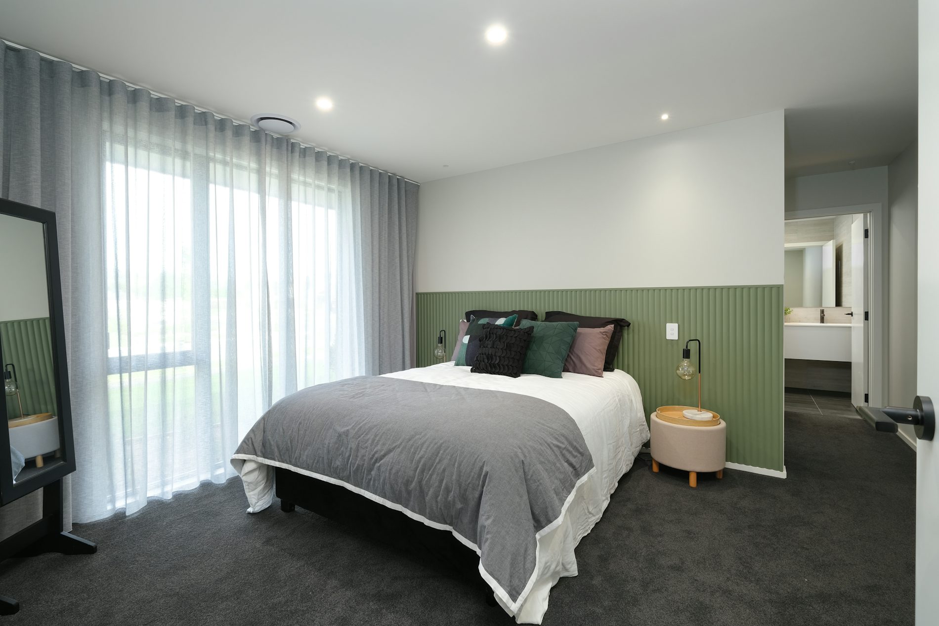 Floor size: 198m², 3 bedrooms