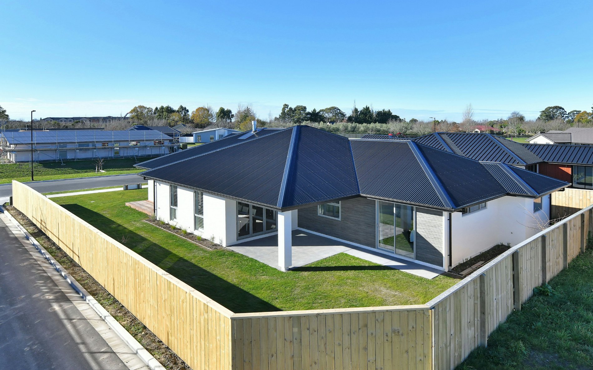 Spacious 216m² Family Home with 4 Bedrooms