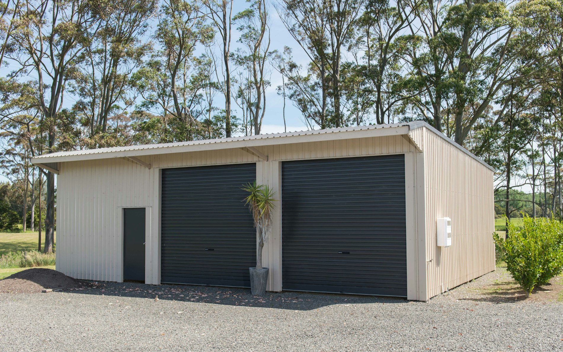 Stand Tough 3.6mh x 6.95md x 10.8mw farm building 