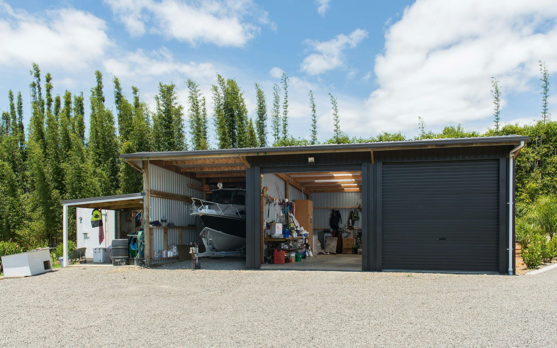 Stand-Tough™, 4.8mh x 7.95md x 10.8mw mono-pitch farm building