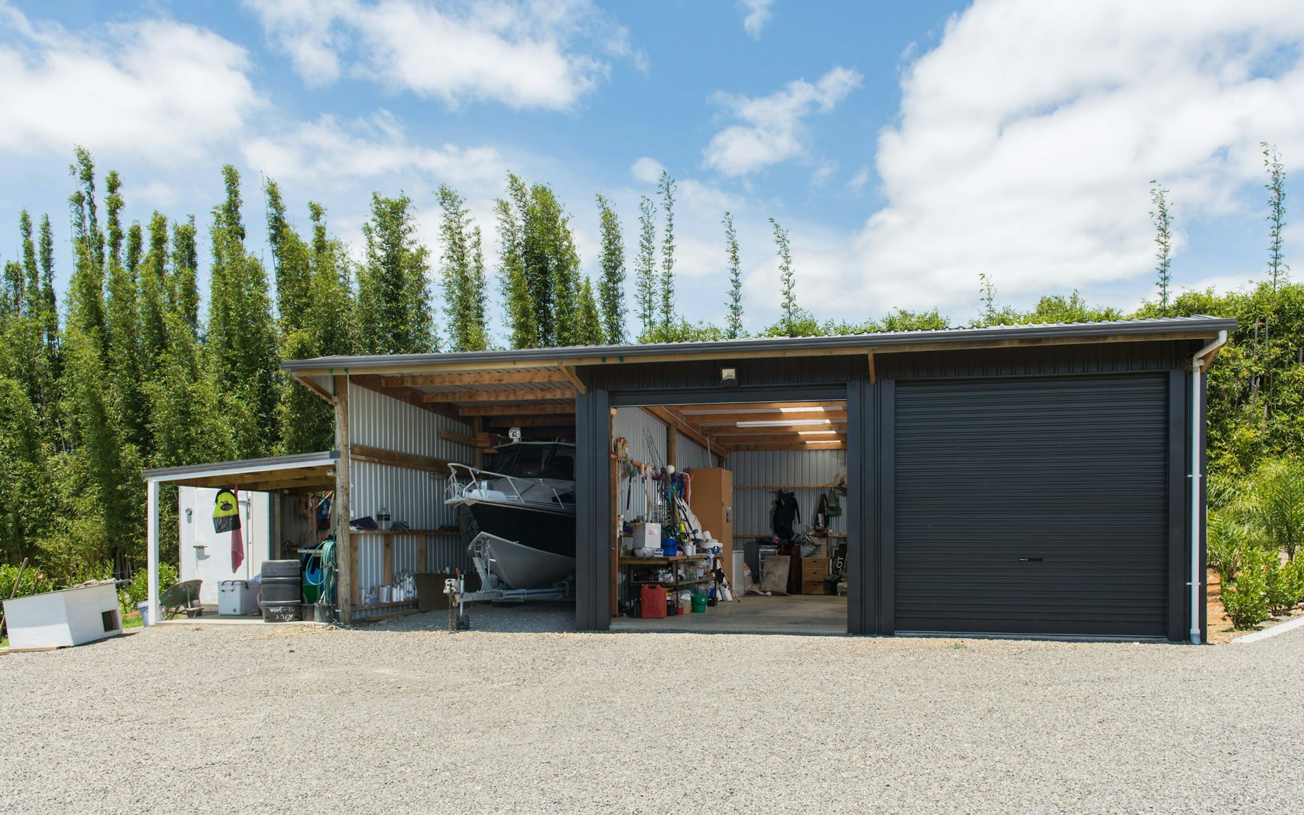 Stand-Tough™, 4.8mh x 7.95md x 10.8mw mono-pitch farm building