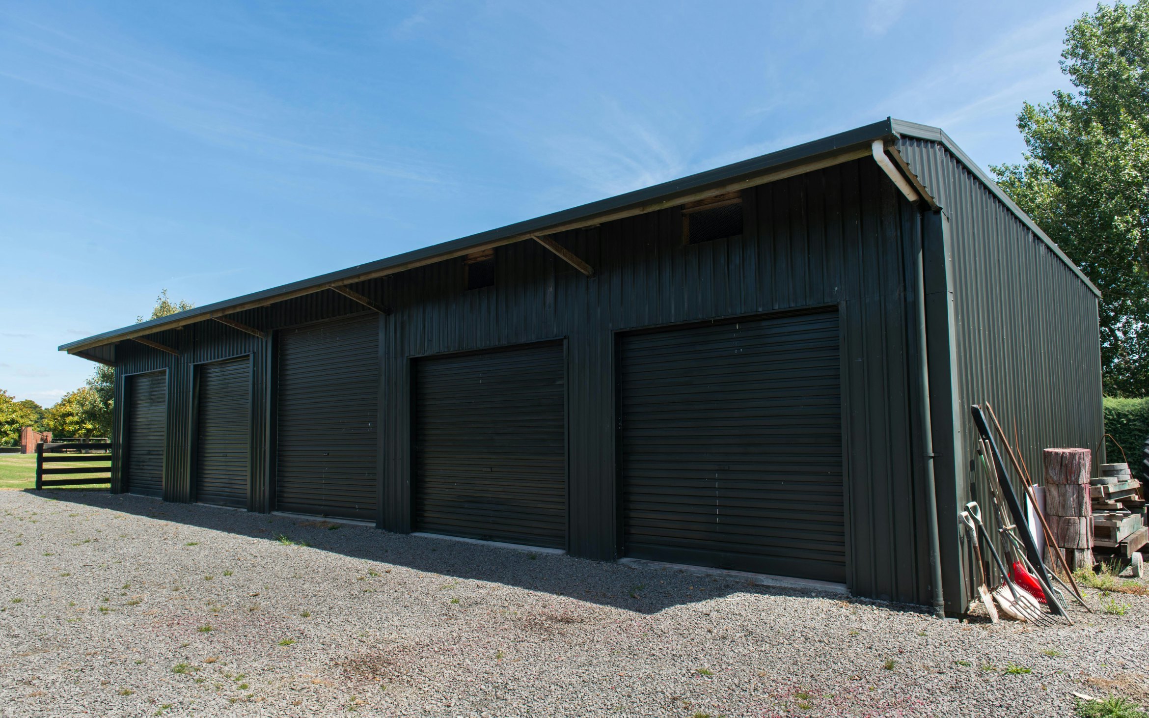  Stand Tough, 5 bays farm building with Broken Canopy 