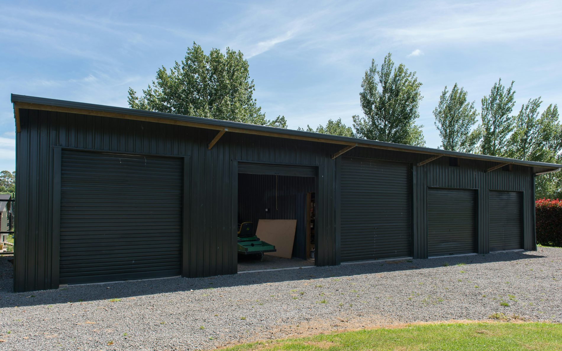 Stand Tough, 5 bays farm building with Broken Canopy