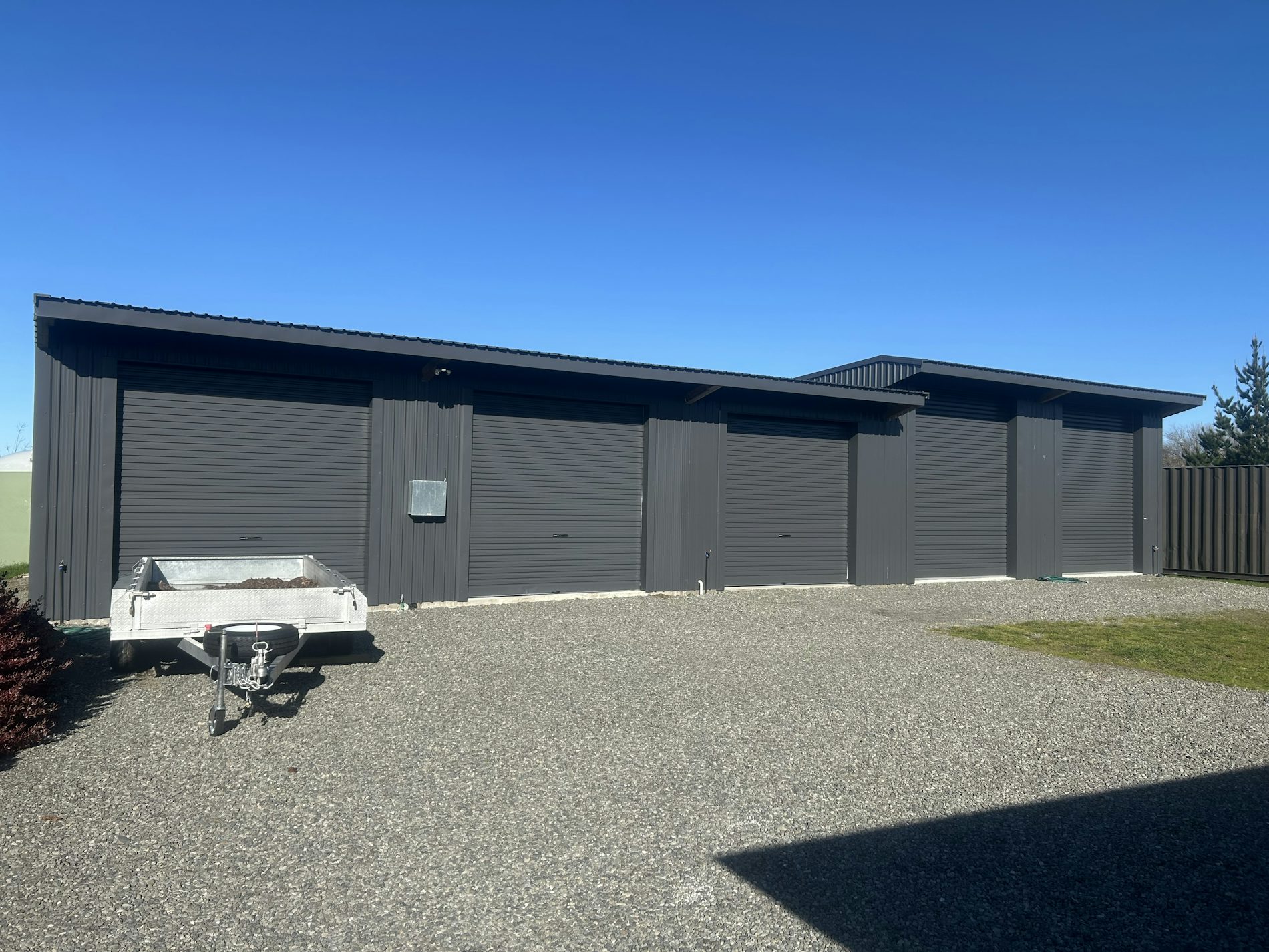 22.5m x 9m, five closed bay custom farm building. Finished in 6 Rib Colorsteel® Ebony cladding